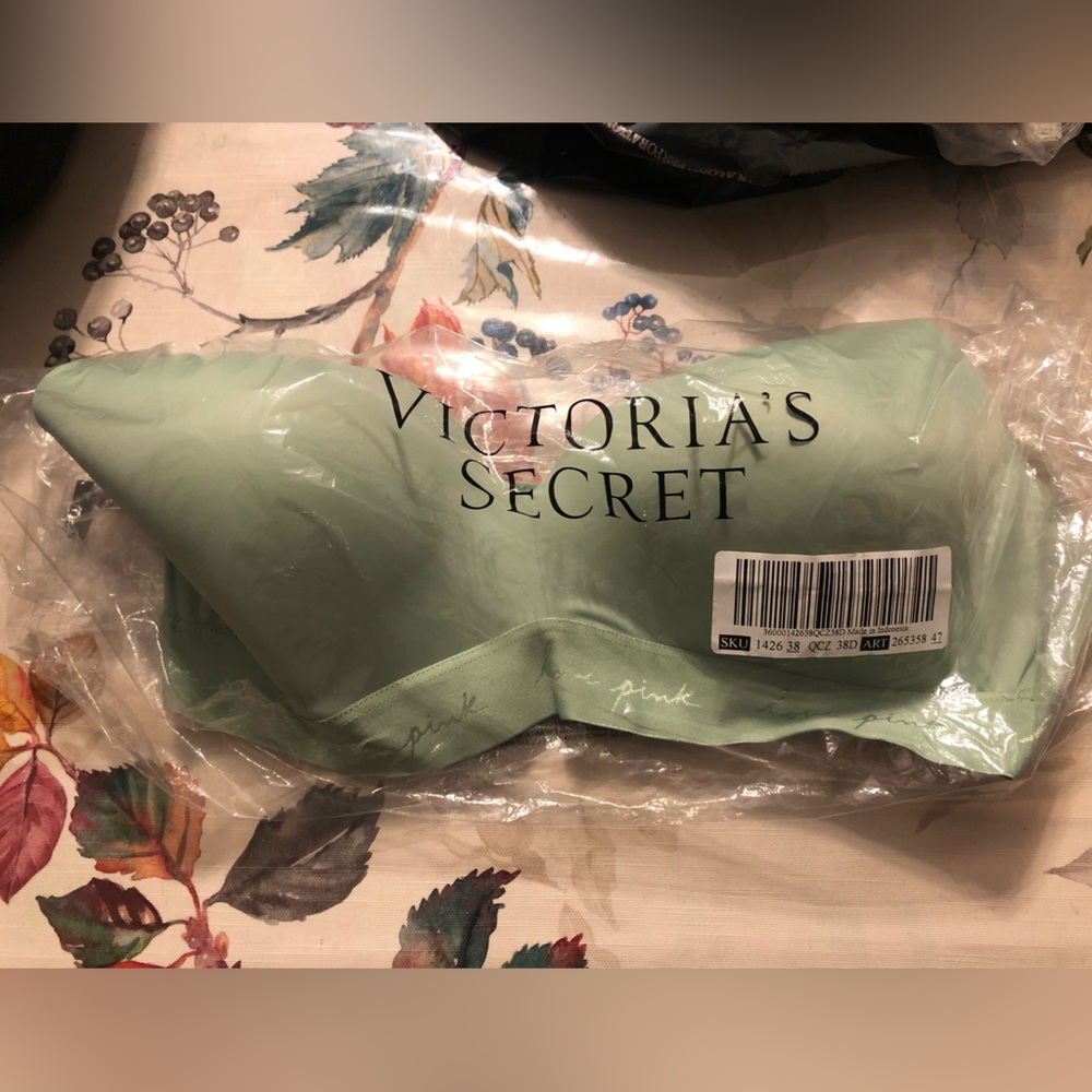 VICTORIA’S SECRET | Wear Everywhere Wireless Lightly Lined SIZE 38D, GREEN BRA